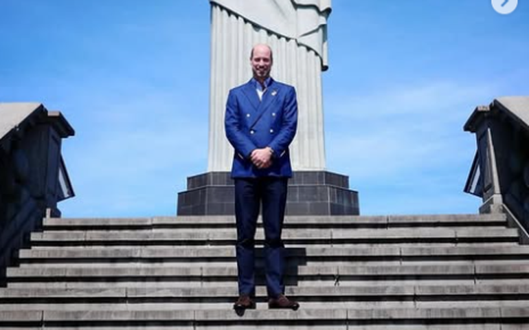 Príncipe William visita o Cristo Redentor e altera rotina de turistas no Rio