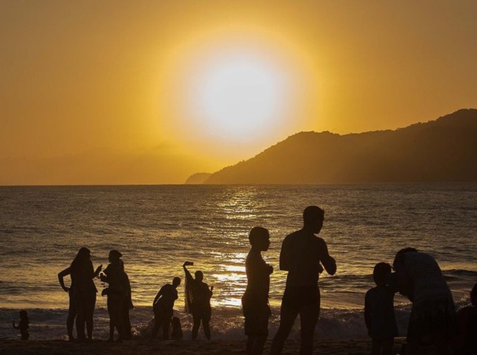 Gastos de turistas internacionais no Brasil batem recorde histórico e chegam a R$ 25 bilhões em 2026