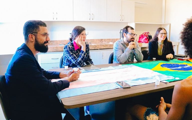 OAB/AL recebe denúncia de homofobia praticada contra pessoa não-binária na orla de Maceió