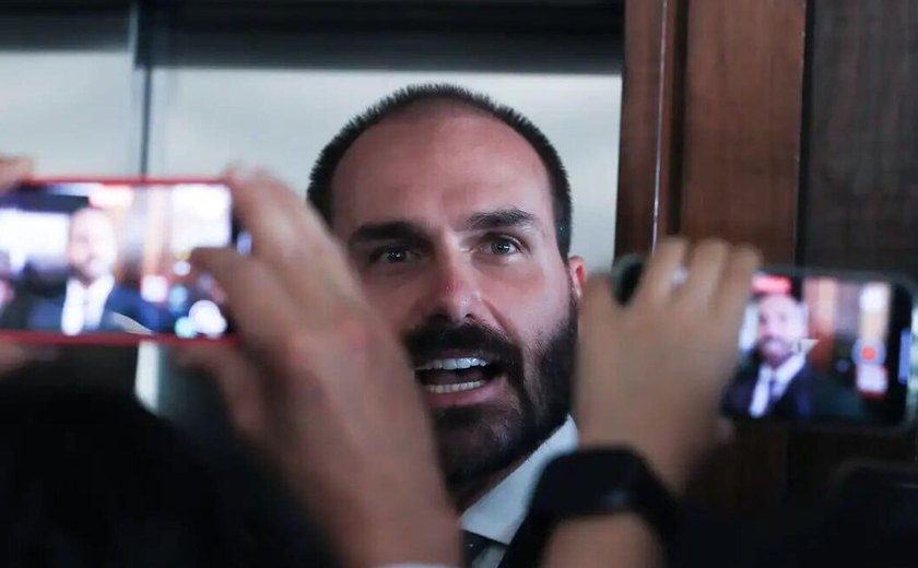 Ex-reitores e professores pedem cassação de Eduardo Bolsonaro à Câmara