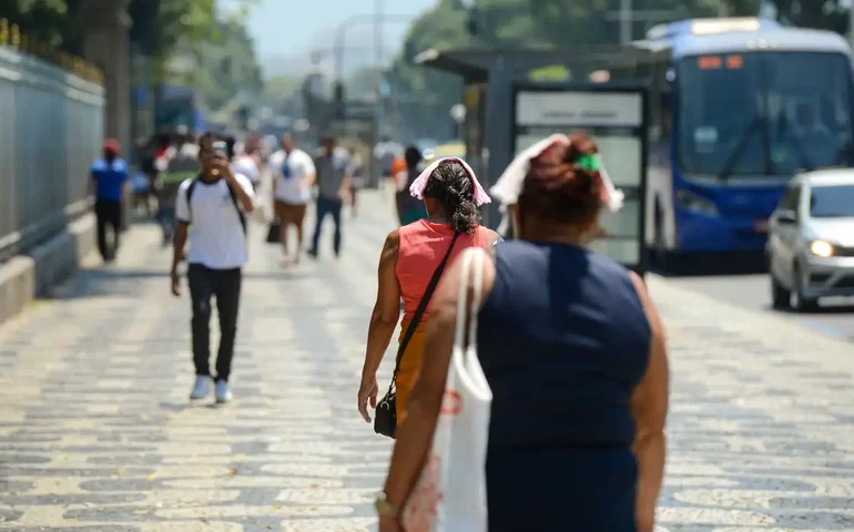 Meteorologista explica sensação térmica recorde em Guaratiba, no Rio