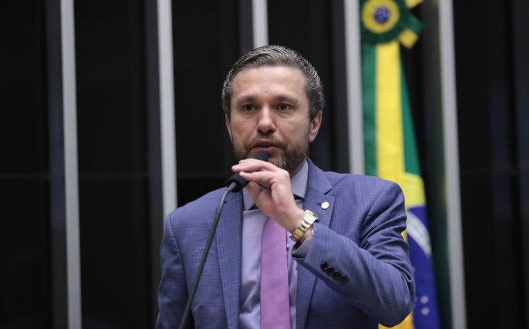 Proposta proíbe distinção entre elevador social e de serviço