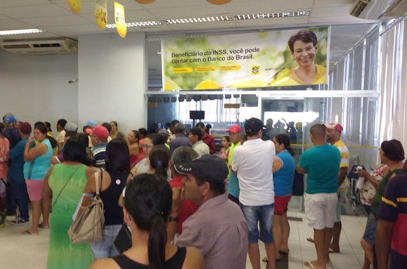 Servidores públicos de São Miguel dos Campos recebem seus pagamentos