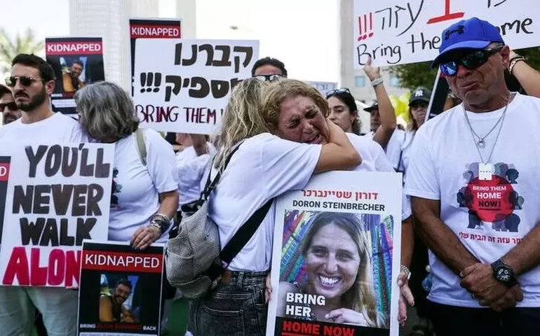 Milhares de israelenses protestam em Jerusalém pela libertação de reféns do Hamas