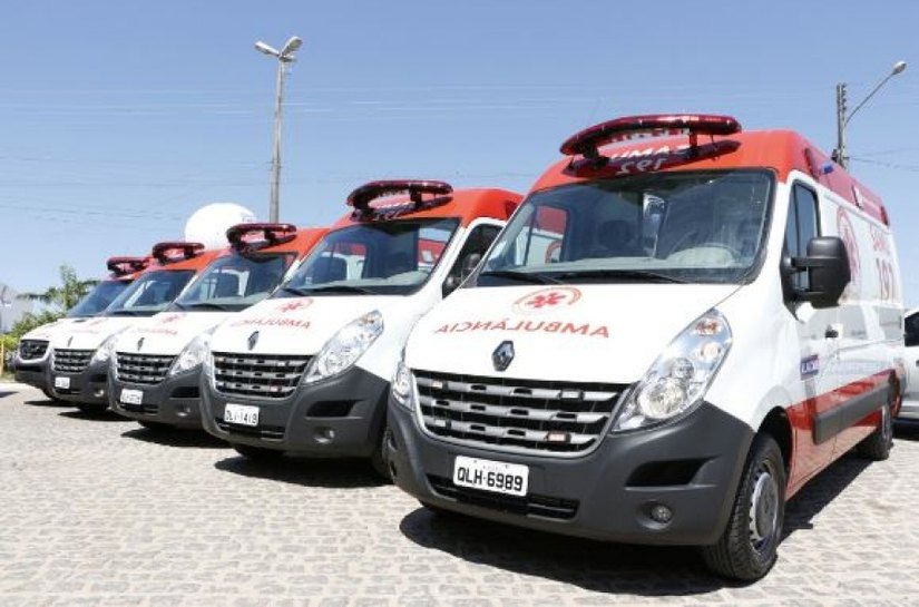 Cinco municípios do Alto Sertão recebem novas ambulâncias do Samu