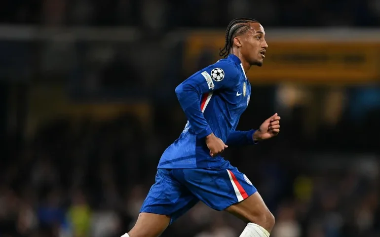 Chelsea vira com gol e assistência de João Pedro em duelo eletrizante contra o West Ham