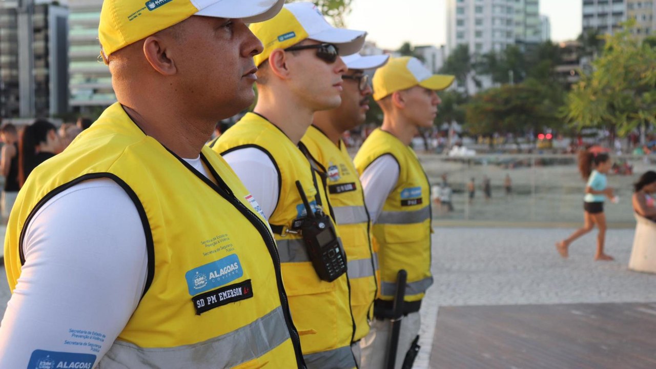 Ronda no Bairro detém jovens por roubo e desacato nas proximidades do Marco dos Corais