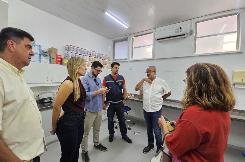 Secretário de Saúde visita Pam Salgadinho acompanhado por autoridades de controle