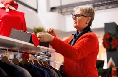 Geração 60+ lidera consumo familiar e expõe falhas do mercado