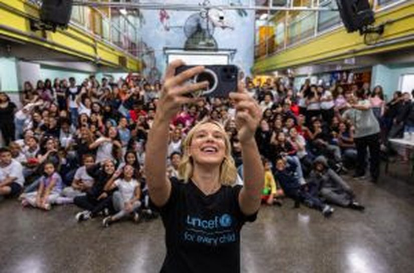 Embaixadora Global do UNICEF, Millie Bobby Brown, encontra adolescentes brasileiros e defende seus direitos