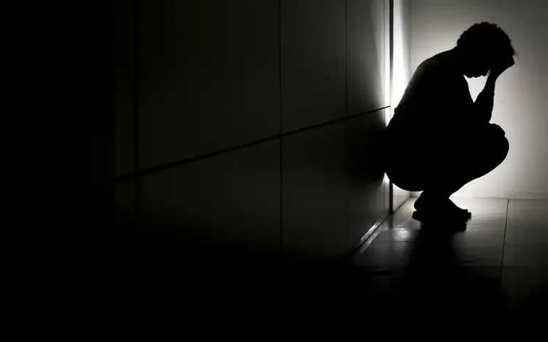 Violência aumenta risco de internação psiquiátrica entre jovens