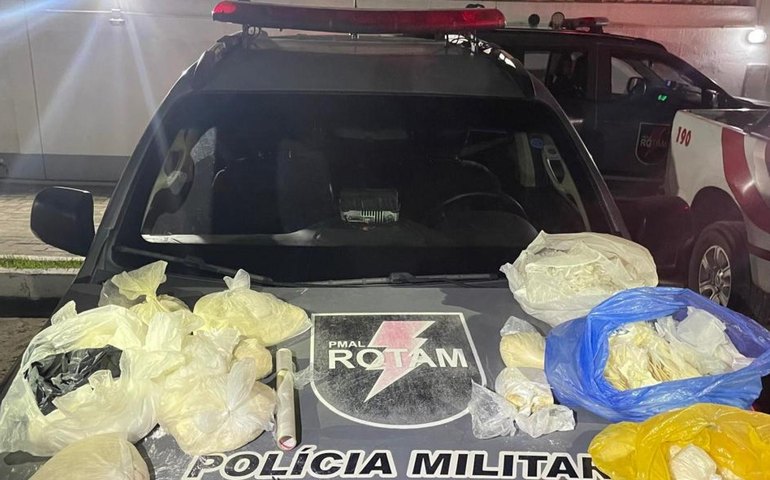 Força Tarefa apreende arma e mais de dois quilos de cocaína em ação no Virgem dos Pobres II