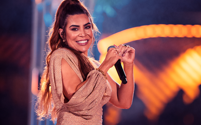 Naiara apresenta mais três faixas de novo projeto