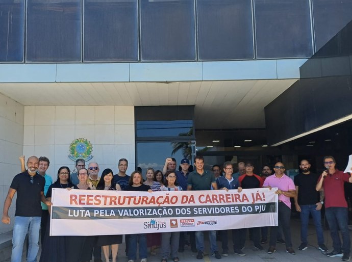 Em ato público, servidores do Judiciário Federal em Alagoas cobram atendimento da pauta de reivindicações