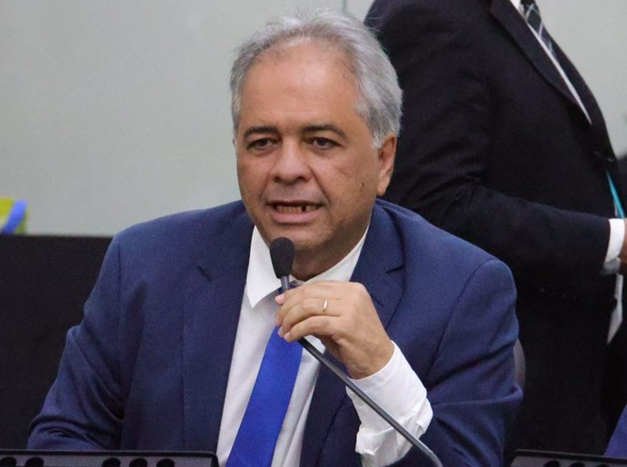 Deputado Silvio Camelo homenageia os 50 anos do Restaurante Dragão