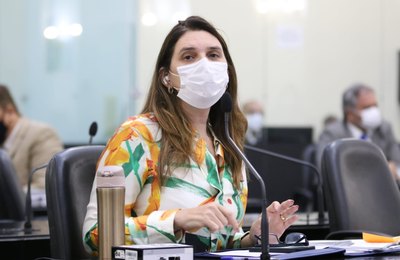 “A mulher é mais uma vez objeto de disputa de poder”, lamenta Jó, ao criticar local de vacinação de grávidas e puérperas 