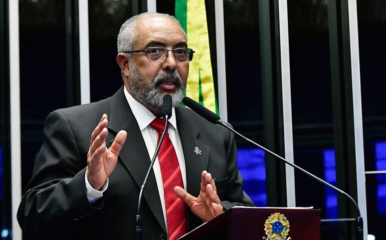 Regular as redes sociais é fundamental para a democracia, diz Paulo Paim