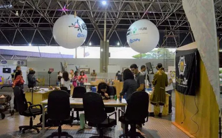 Recompensa em dinheiro tira terreno de programas de cartão e milhagem