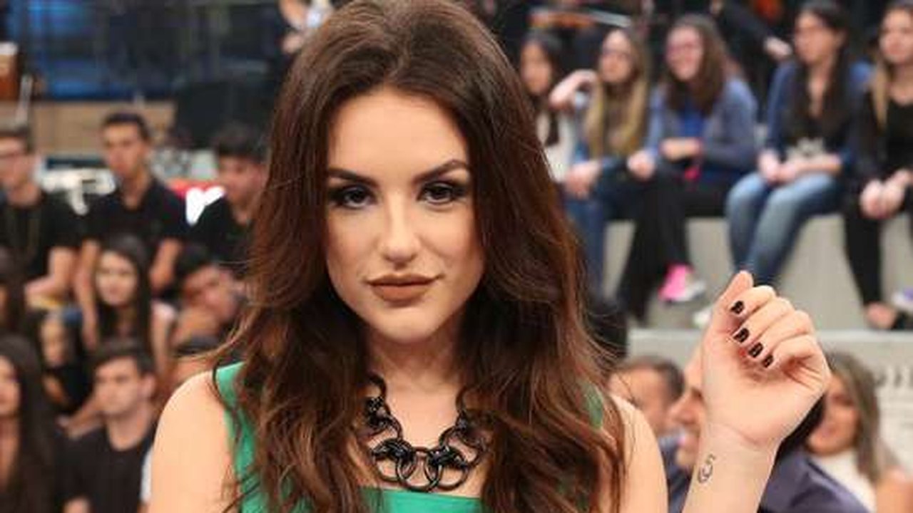 Kéfera reativa canal no YouTube para anunciar nova peça de teatro