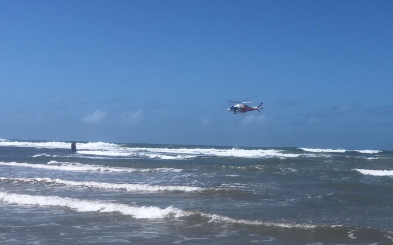 Criança de 6 anos desaparece no mar em Piaçabuçu após afogamento