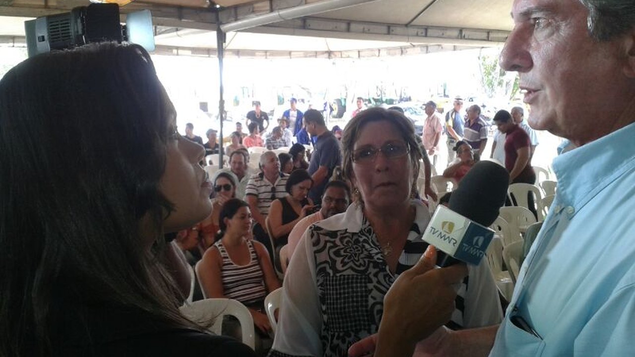 Collor participa de entrega de máquinas em Arapiraca