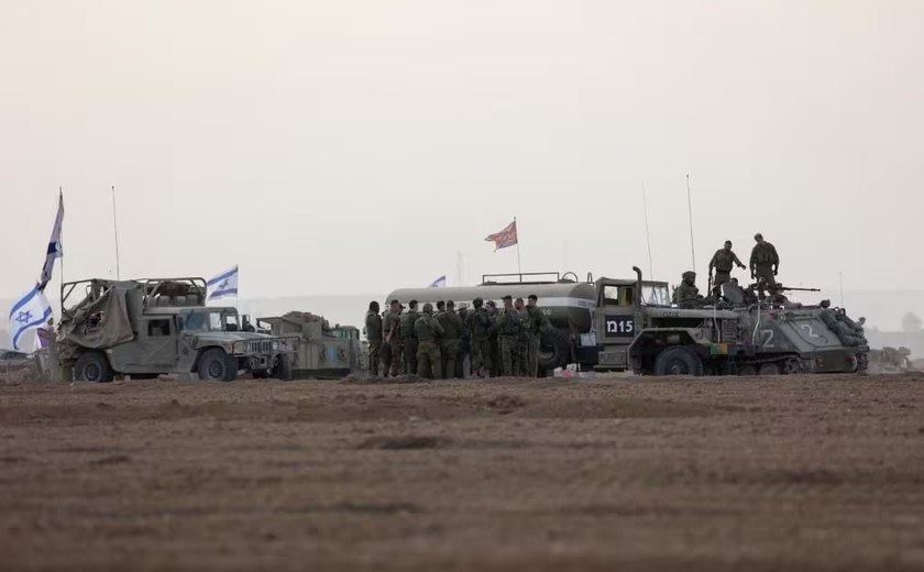 Tanques avançam nos arredores da Cidade de Gaza enquanto mais tropas de Israel entram no território no 24º dia da guerra