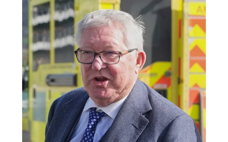Alex Ferguson passa mal e é hospitalizado antes de clássico entre United e Liverpool