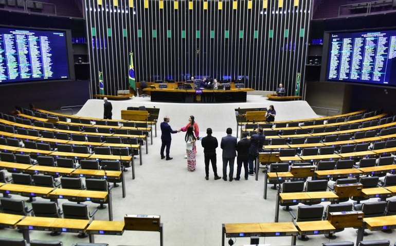 Câmara dos Deputados inicia sessão de votações desta quinta; acompanhe