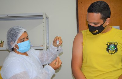 Agentes de Trânsito de Arapiraca recebem primeira dose de vacina contra Covid-19