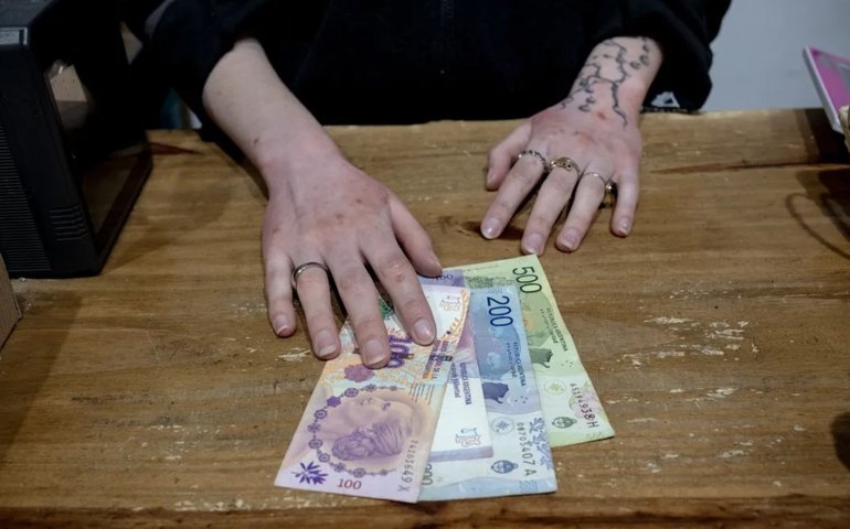 PIB da Argentina cai 1,7% no 2º trimestre ante mesmo período de 2023