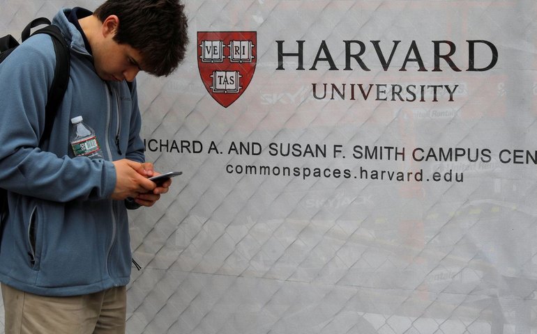 Pequim critica EUA por revogar visto de estudantes chineses