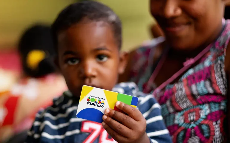 Caixa começa a pagar Bolsa Família de maio