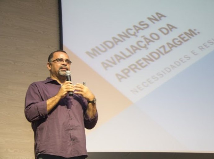 Especialista em educação estará em Maceió apresentando palestras
