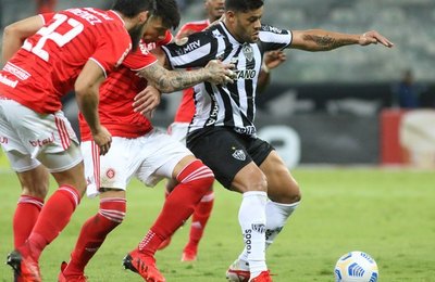  Atlético vence o Inter e segue isolado na liderança