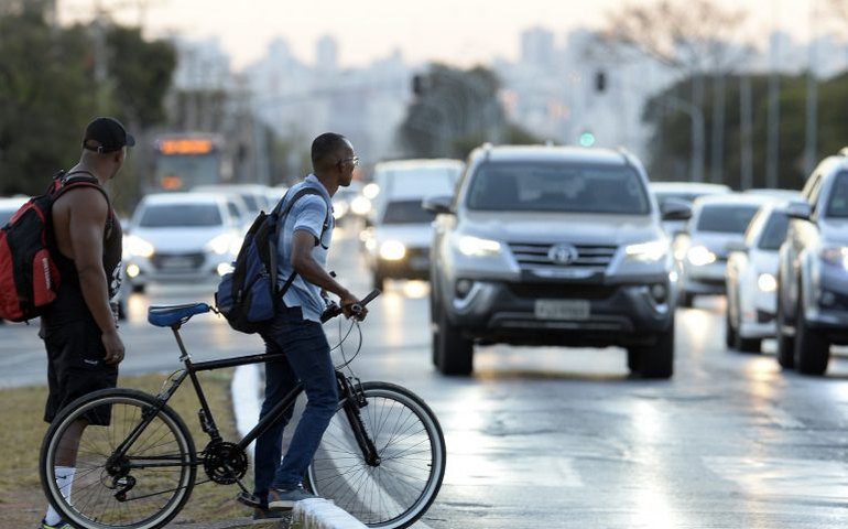 Motta cria comissões para debater política para autistas e concessão de vale para quem vai trabalhar de bicicleta