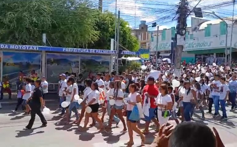 Passeata em Palmeira dos Índios pede justiça por Gabriel Lincoln