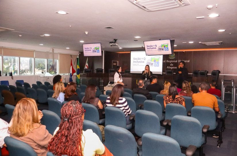 Seção +Q Inclusiva: pessoas com deficiência participam de treinamento para atuar como mesários