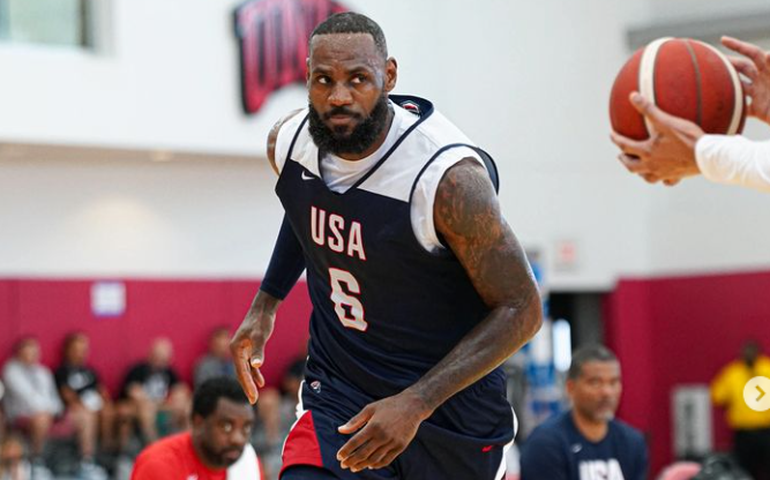 Astro da NBA, Lebron James critica gramado da Neo Química Arena em jogo da NFL: 'Uma m...'