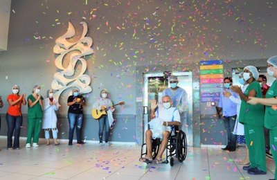 Hospital da Mulher dá alta médica a paciente de número 2 mil recuperado da Covid-19 