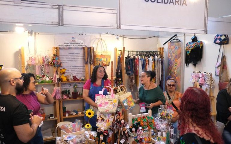 Projeto da Ufal reúne artesãos de Alagoas em estande da Bienal