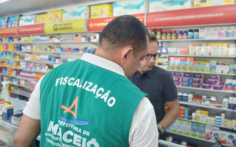 Comércios do bairro do Trapiche recebem fiscalização e orientação sobre descarte correto de resíduos