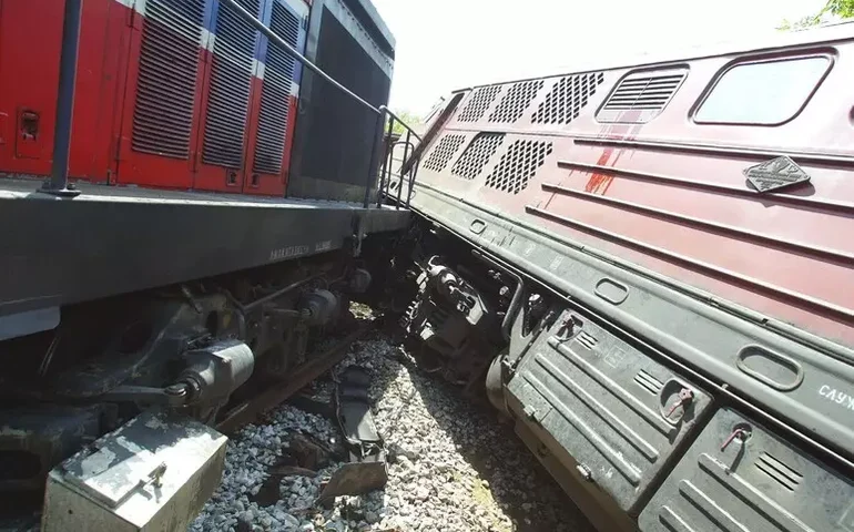 Descarrilamento de trem no México mata ao menos 13 e fere 98