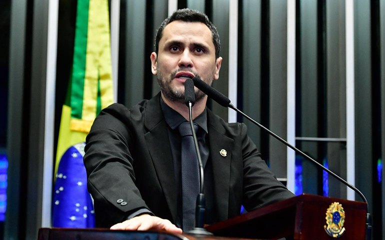 Cleitinho critica participação de Dirceu em sessão de defesa da democracia