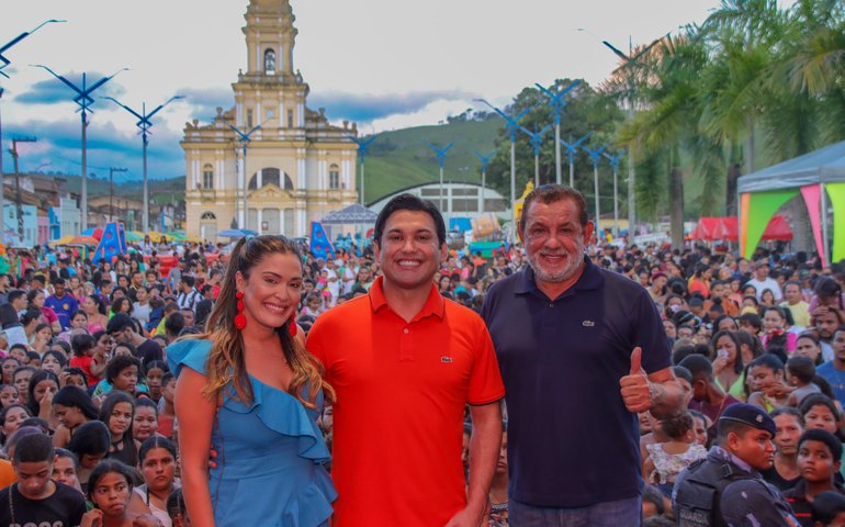 Prefeitura de São José da Laje realiza tradicional festa das crianças e leva milhares a praça de eventos