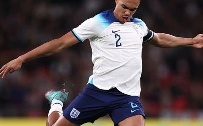 Alexander-Arnold faz golaço de falta e Inglaterra derrota Finlândia na Liga das Nações