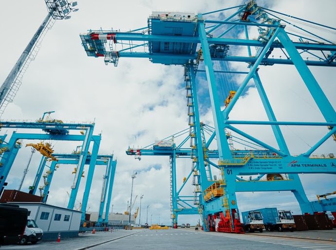 Primeiro terminal de contêineres 100% eletrificado da América Latina é inaugurado no Porto de Suape
