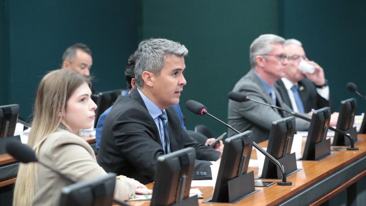 Comissão aprova projeto que obriga planos de saúde a cobrir exames pedidos por nutricionistas