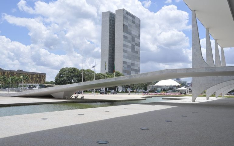 Comissão mista aprova relatório da MP da tarifa social, após acordo com Câmara e Senado