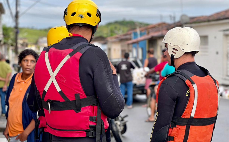 Bombeiros atendem 111 ocorrências devido às chuvas em Maceió e Rio Largo