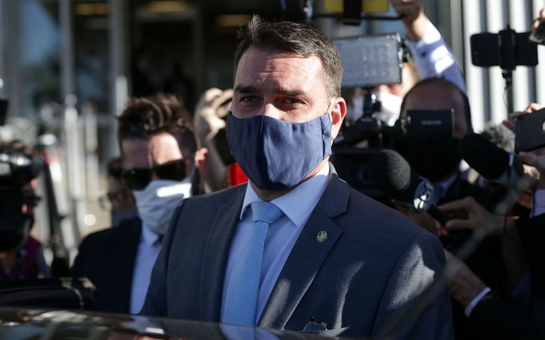 Flávio diz que o presidente &#8216;não quer dar visibilidade&#8217; à conversa com Miranda